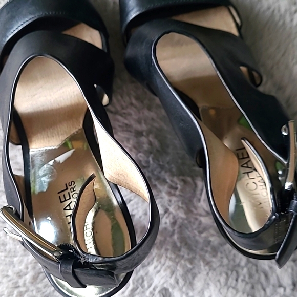 MICHAEL Michael Kors Leather Sandals ❤️ - Picture 4 of 10